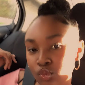 Meet your Posher, Amari danae